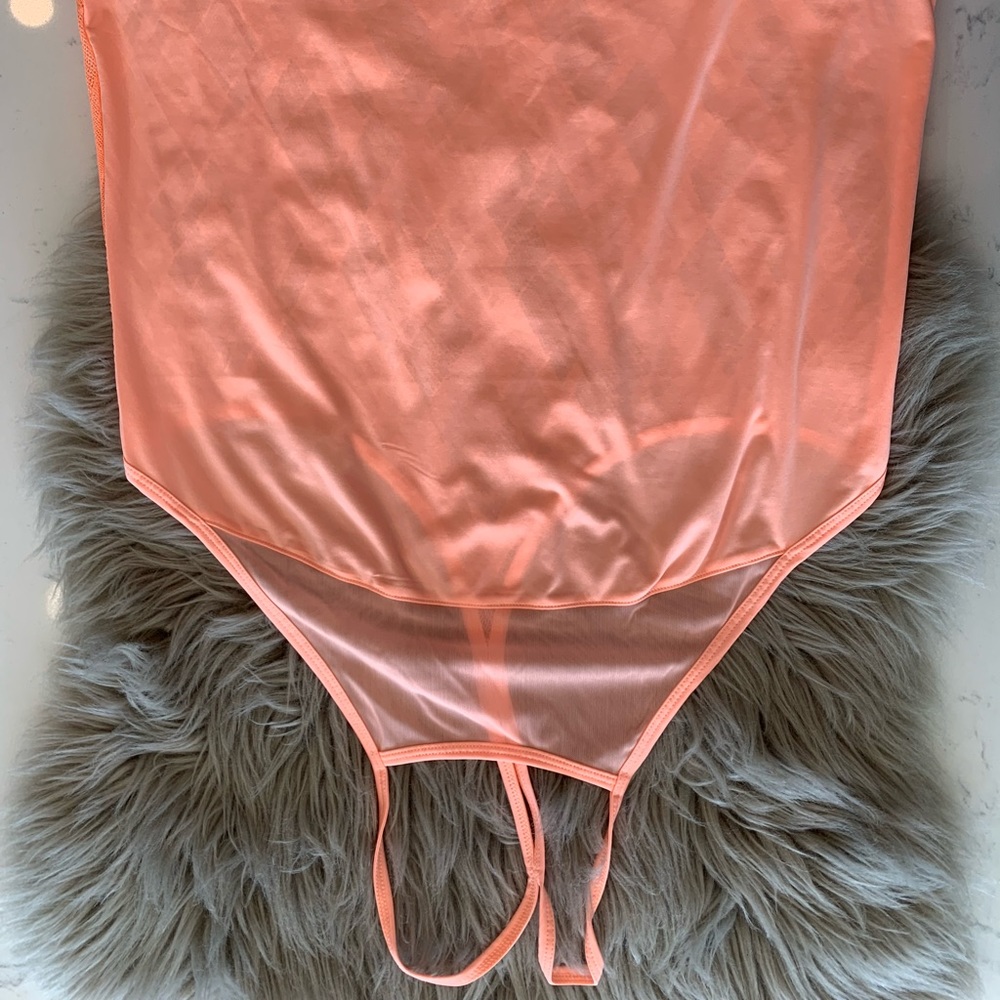 Fabletics Razorback tank - Picture 2 of 3